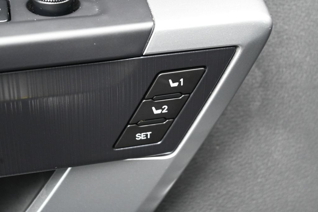 Used 2024 Toyota Tundra Platinum AWD/4WD image 12