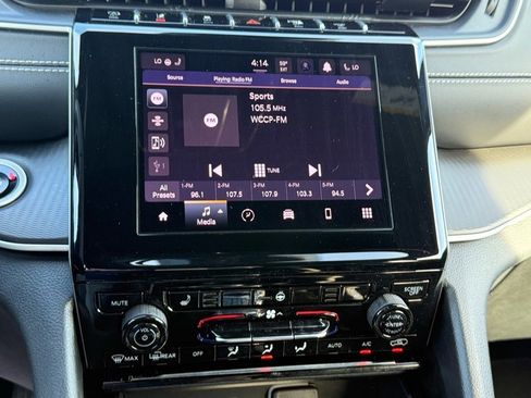 Used 2025 Jeep Grand Cherokee Altitude image 19