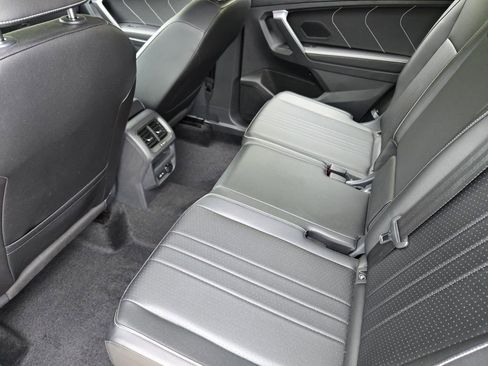 Used 2023 Volkswagen Tiguan SE R-Line image 40