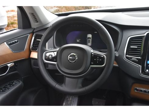 Certified 2023 Volvo XC90 B5 Plus image 18