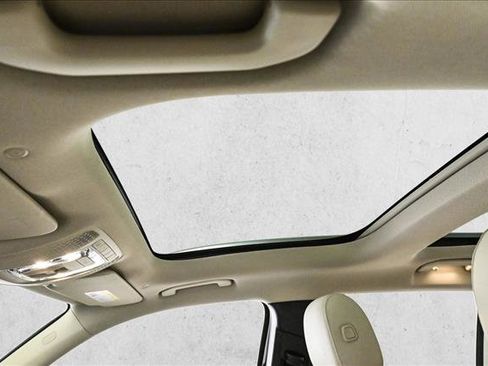 Certified 2023 Mercedes-Benz GLB 250 4MATIC w/ Premium Package image 17