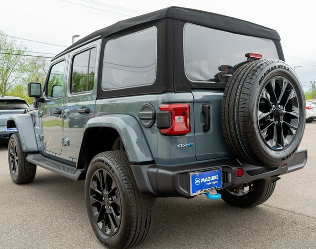 Used 2024 Jeep Wrangler Unlimited Sahara w/ Technology Group AWD/4WD image 8