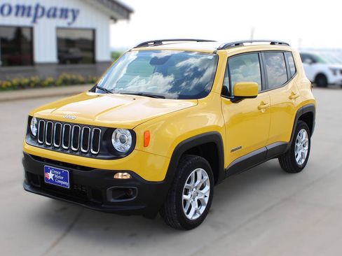 Used 2018 Jeep Renegade Latitude w/ Safety & Security Group AWD/4WD image 1