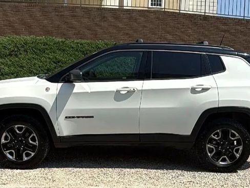 Used 2018 Jeep Compass Trailhawk w/ Cold Weather Group AWD/4WD image 2