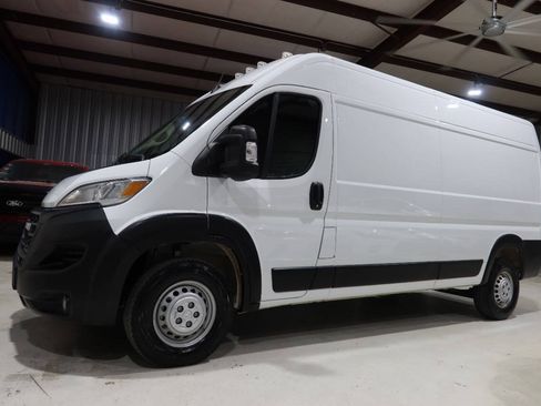 Used 2024 RAM ProMaster 2500 w/ Safety Group FWD image 1