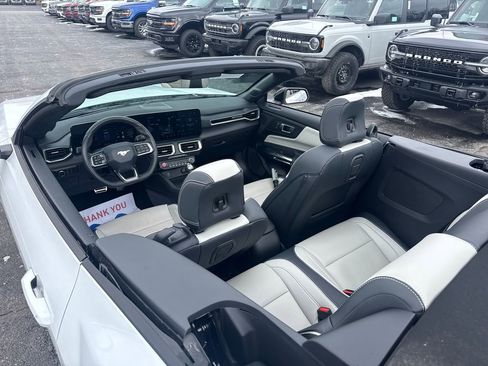 Used 2025 Ford Mustang Premium image 43