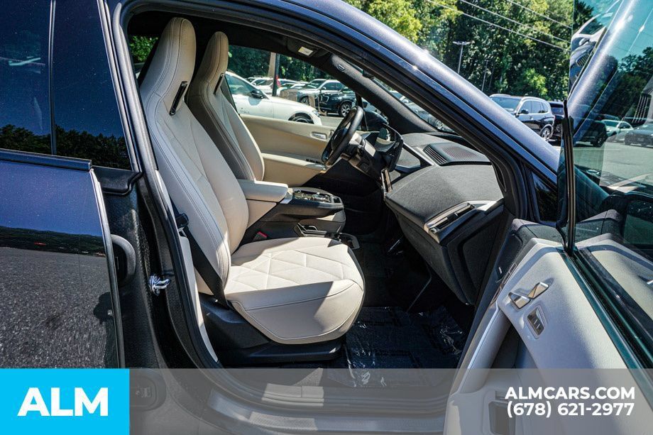 Used 2024 BMW iX xDrive50 w/ Premium Package AWD/4WD image 23