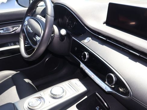 Used 2025 Genesis GV70 2.5T AWD/4WD image 15