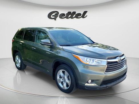 Used 2016 Toyota Highlander Limited w/ Driver Technology Package AWD/4WD image 3