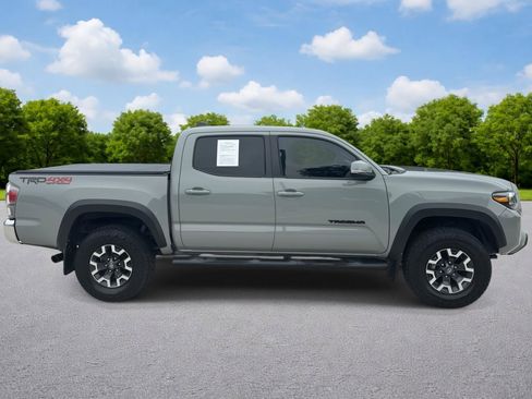 Used 2023 Toyota Tacoma TRD Off-Road w/ Black Out Package (TMS) AWD/4WD image 3