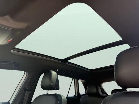 Used 2022 Volkswagen Atlas Cross Sport SEL image 3