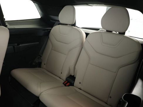 Used 2025 Volvo EX90 Plus image 22