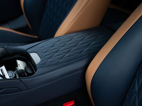 Used 2024 Aston Martin DB12 Coupe RWD image 21