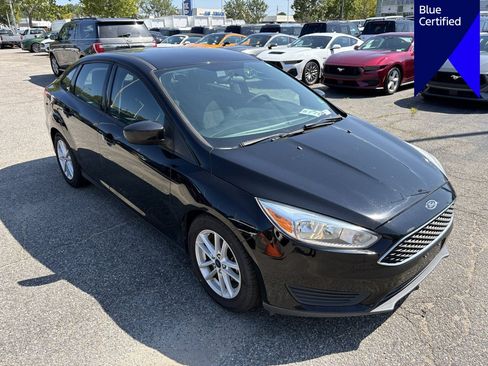 Used 2018 Ford Focus SE FWD image 3