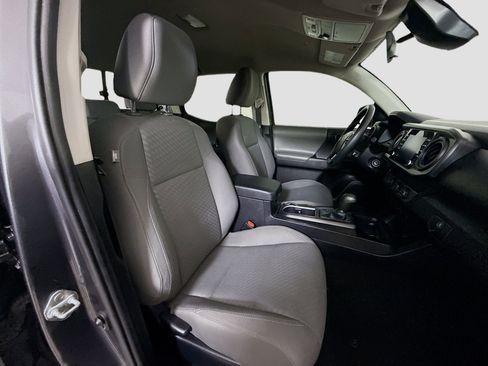 Used 2021 Toyota Tacoma SR w/ SR Convenience Package image 28