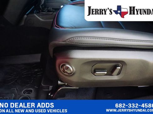 Used 2025 Jeep Wrangler Unlimited Rubicon AWD/4WD image 17