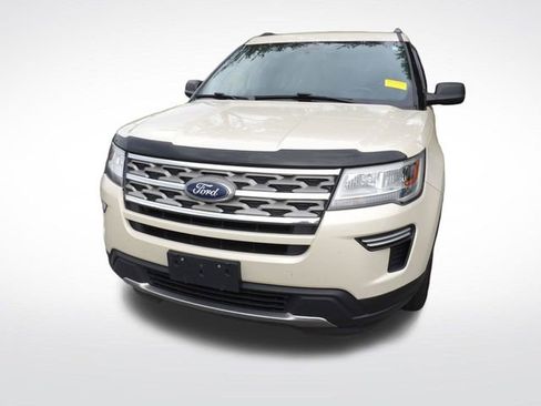 Used 2018 Ford Explorer XLT FWD image 8