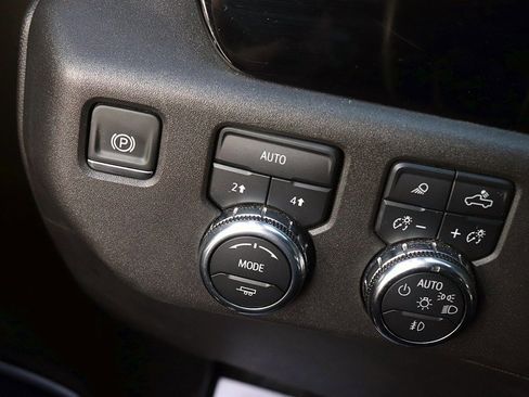 Used 2025 GMC Sierra 1500 SLT image 26