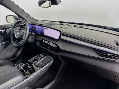 Used 2025 Buick Enclave Preferred image 38