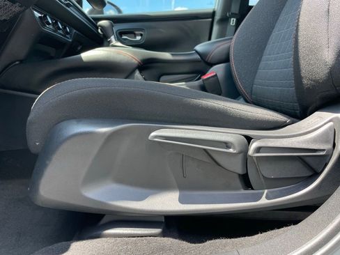 Certified 2025 Honda HR-V Sport image 24
