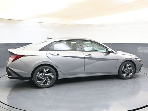 Certified 2025 Hyundai Elantra Sport FWD image 6