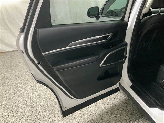Used 2025 Kia Telluride S AWD/4WD image 18