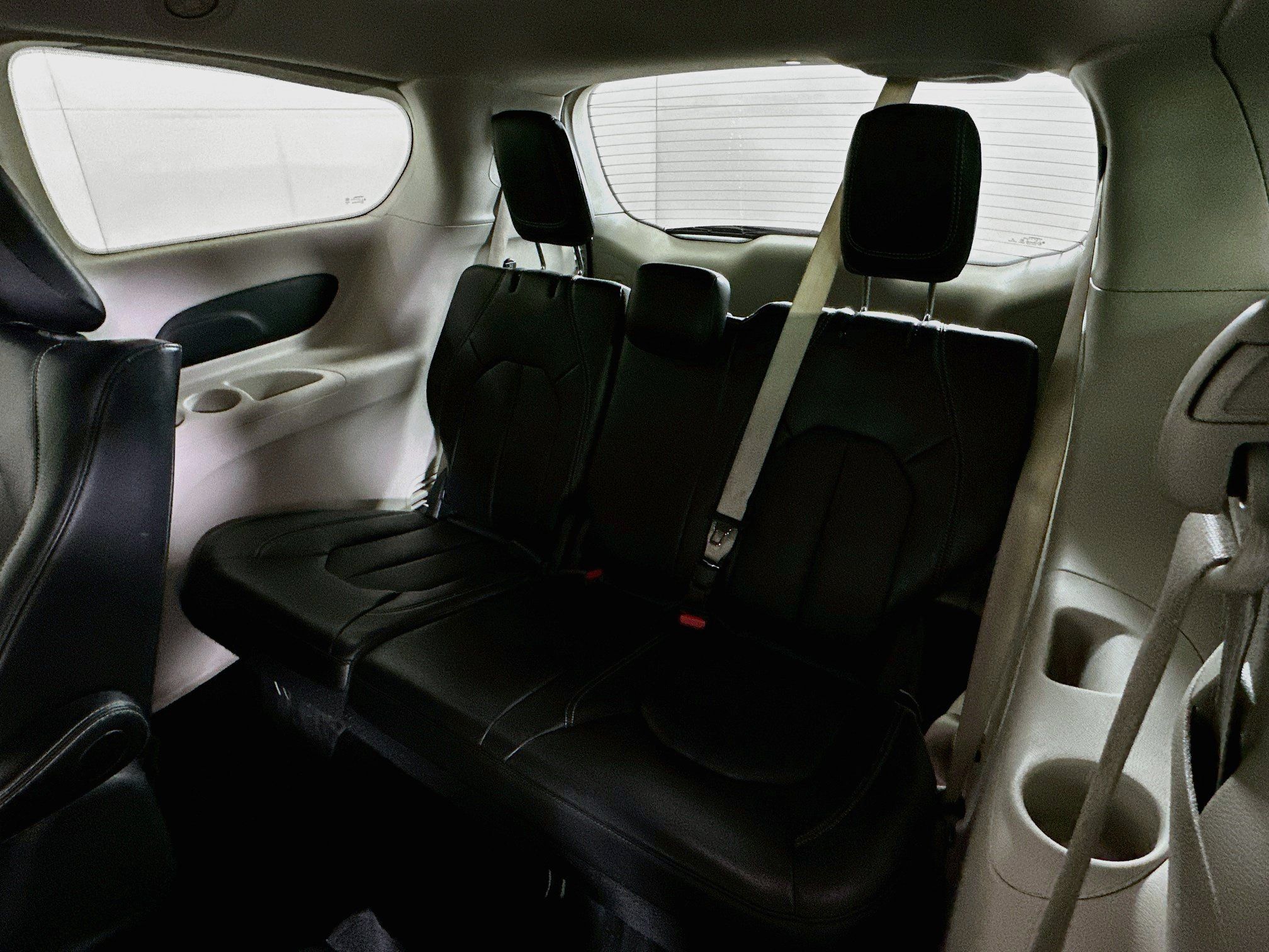 Used 2024 Chrysler Pacifica Limited FWD image 29