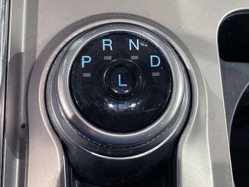 Used 2022 Ford Explorer XLT w/ Equipment Group 202A AWD/4WD image 31