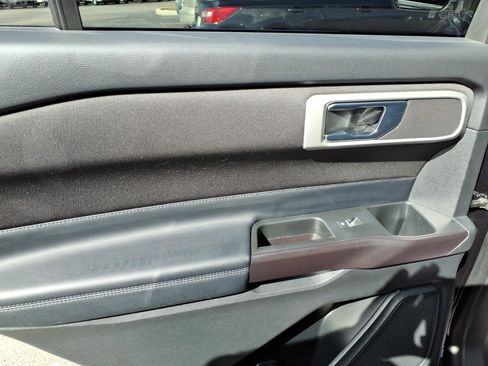 Used 2020 Ford Explorer XLT w/ Class III Trailer Tow Package image 9