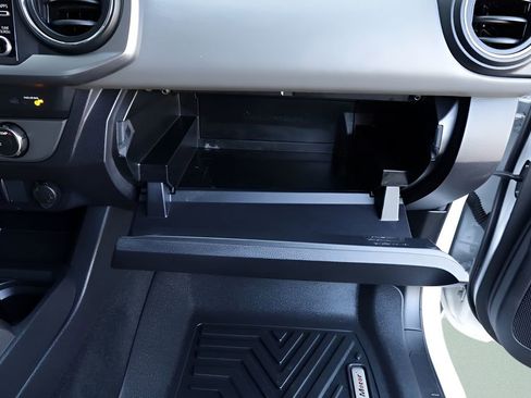 Certified 2023 Toyota Tacoma SR5 AWD/4WD image 39