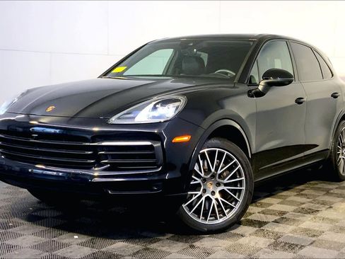 Used 2022 Porsche Cayenne w/ Premium Package image 1