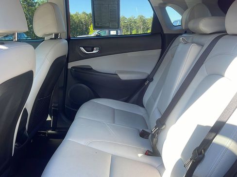 Used 2022 Hyundai Kona Limited FWD image 32