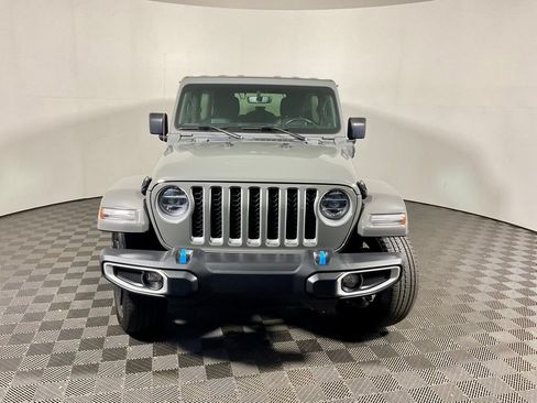 Used 2022 Jeep Wrangler Unlimited Sahara w/ Cold Weather Group AWD/4WD image 11
