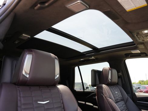 Certified 2022 Cadillac Escalade Sport Platinum w/ Heavy-Duty Trailer Package AWD/4WD image 24