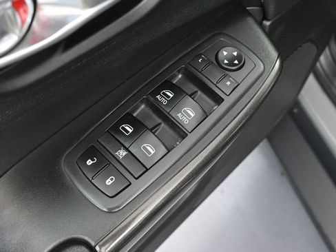 Used 2019 Jeep Cherokee Trailhawk w/ Comfort/Convenience Group AWD/4WD image 19