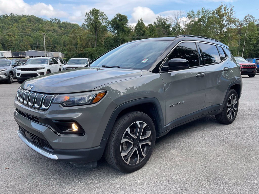 Used 2022 Jeep Compass Limited w/ Sun and Sound Group AWD/4WD image 3