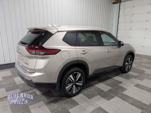 Used 2025 Nissan Rogue SL w/ Tech Package image 4