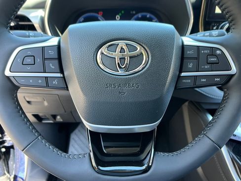 New 2026 Toyota Highlander Platinum AWD/4WD image 15