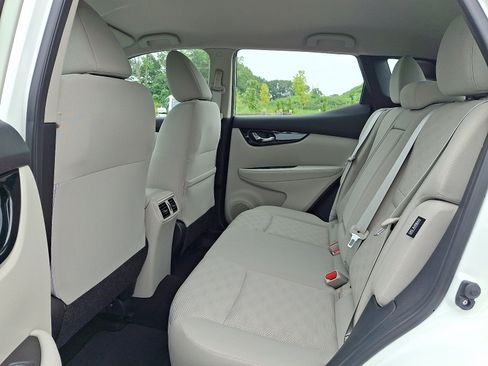 Used 2021 Nissan Rogue Sport SV AWD/4WD image 11