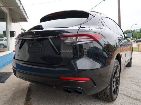 Used 2022 Maserati Levante GT AWD/4WD image 8
