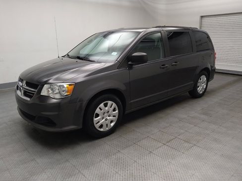 Used 2019 Dodge Grand Caravan SE w/ UConnect Hands-Free Group FWD image 2