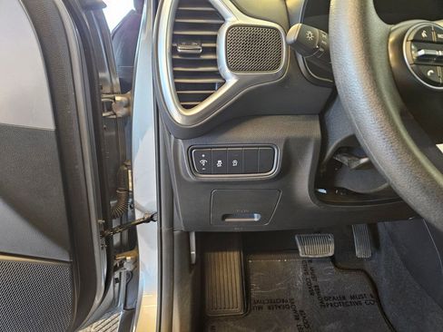 Used 2025 Kia Soul LX w/ LX Technology Package FWD image 16