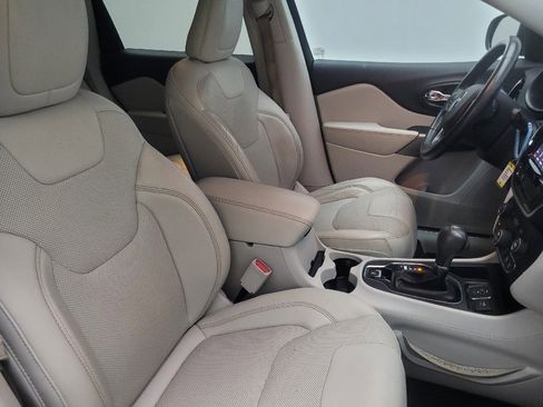 Used 2019 Jeep Cherokee Limited image 21