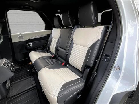 Used 2023 Land Rover Discovery HSE R-Dynamic AWD/4WD image 20