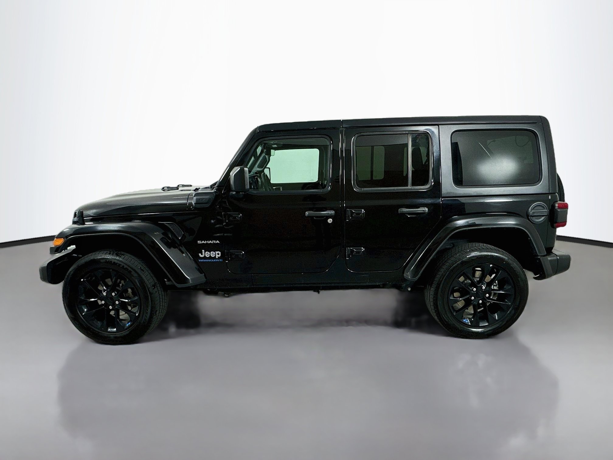 Used 2023 Jeep Wrangler Unlimited Sahara AWD/4WD image 4