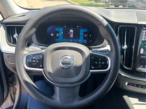 Used 2025 Volvo XC60 B5 Plus AWD/4WD image 14