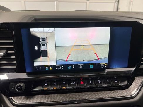 Used 2022 Chevrolet Silverado 1500 ZR2 w/ Technology Package AWD/4WD image 35