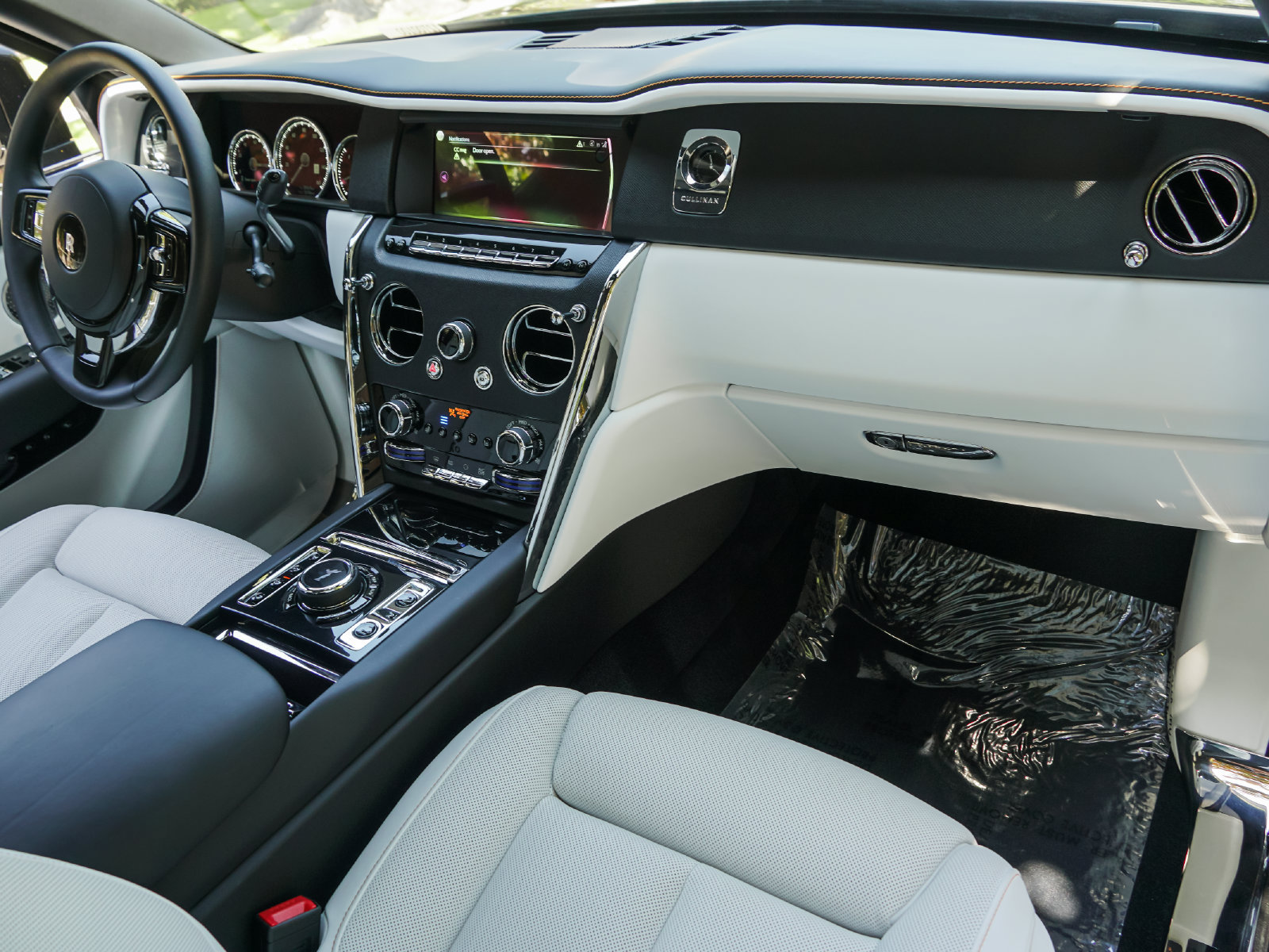 Certified 2024 Rolls-Royce Cullinan w/ Cullinan Package AWD/4WD image 2