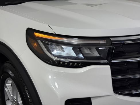 New 2026 Ford Explorer Active RWD image 7
