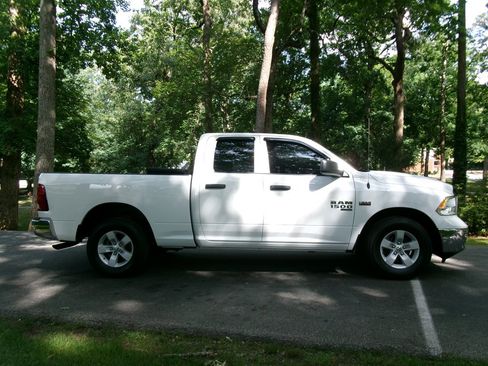 Used 2019 RAM 1500 Tradesman w/ Chrome Appearance Group RWD image 4